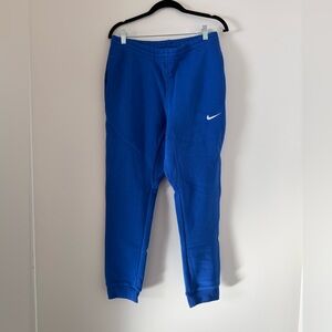 NWOT Nike - Men’s Standard Fit Tapered Leg Sweatpants - Size M